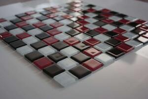 Mozaika Bílo-červeno-černá sklo 29,7x29,7