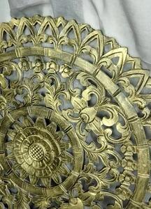 Závěsná dekorace Mandala zlatá patina, 60 cm, dřevo