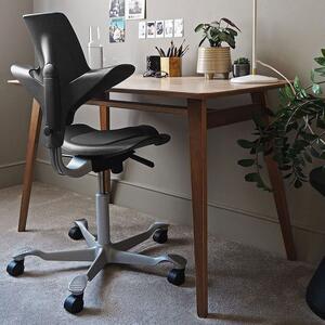 HAG designové kancelářské židle Capisco 8010 - Black Quickship