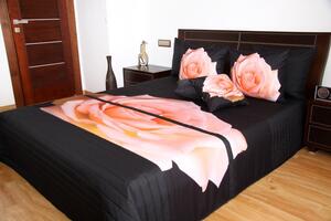 Černý přehoz na postel s motivem růžové růže