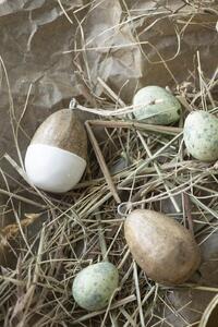 IB Laursen Bílo-hnědé velikonoční vajíčko na zavěšení
