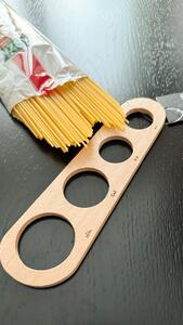 Dřevěná odměrka na špagety SENZA