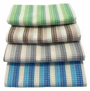 Vaflový ručník ve třech barevných variantách. Modrá, zelená a hnědá. Rozměr ručníku 50x100 cm