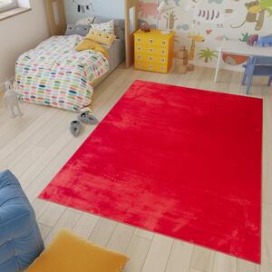 Moderní shaggy koberec červené barvy