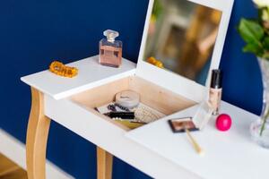 Toaletní stolek LILLO se zrcadlem - 85x35cm Černé nohy / růžová barva