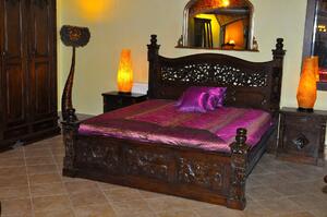 Vyřezávaná postel královská Čokoládová