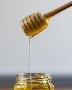 Nicolas Vahé Dřevěná lžička na med Honey NV227