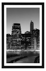 Plakát s paspartou noční New York v černobílém provedení
