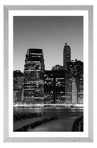 Plakát s paspartou noční New York v černobílém provedení