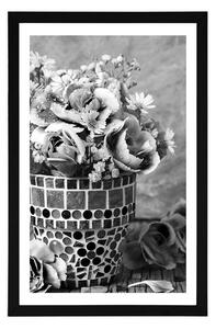 Plakát s paspartou květiny karafiátu v mozaikovém květináči v černobílém provedení