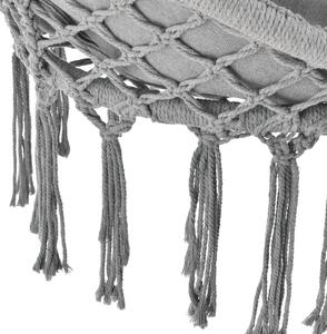 Houpací židle Cadras v světle šedé barvě s podsedáky a opěradly