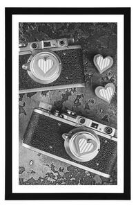 Plakát s paspartou dva retro fotoaparáty v černobílém provedení