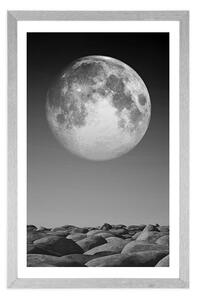 Plakát s paspartou skládané kameny v měsíčním světle v černobílém provedení