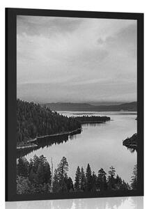 Plakát jezero při západu slunce v černobílém provedení