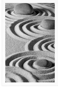 Plakát Zen kameny v písčitých kruzích černobílém provedení