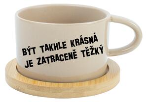 BÝT TAKHLE KRÁSNÁ JE ZATRACENÉ TEŽKÝ - krémový hrníček makronka 200 ml