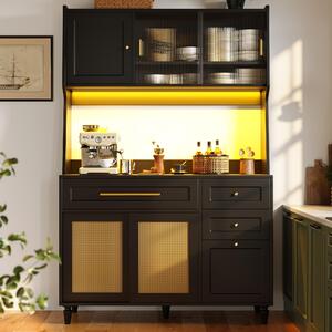 Kuchyňská skříň o rozměrech 120x45x195,5 cm s posuvnými dveřmi z polyetylenového ratanu, skleněnými dveřmi, třemi zásuvkami a LED osvětlením, barva černá