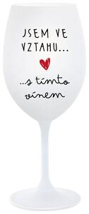 JSEM VE VZTAHU S TÍMTO VÍNEM - bílá vtipná sklenice na víno 350 ml