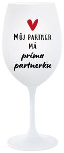 MŮJ PARTNER MÁ PRIMA PARTNERKU - bílá sklenička na víno s potiskem 350 ml
