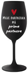 MOJE PARTNERKA MÁ PRÍMA PARTNERA - černá vtipná sklenice na víno 350 ml