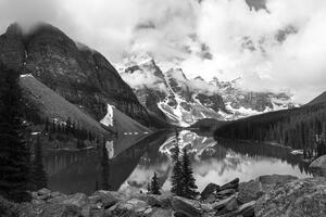 Fototapeta nádherná černobílá horská krajina