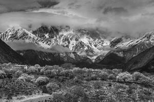 Fototapeta jedinečná černobílá horská krajina
