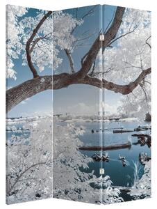 Paraván - Zasněžený strom u vody (126x170 cm)