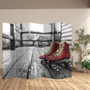 Paraván - Staré červené kolečkové boty (210x170 cm)