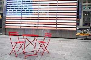 Makově červený kovový skládací stůl Fermob Bistro+ Ø 60 cm