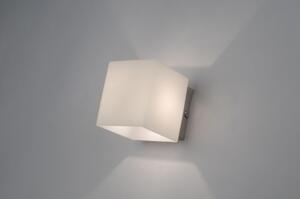Nástěnné designové bílé svítidlo Qentio (Hranaté nástěnné skleněné světlo, bílé opálové sklo)
