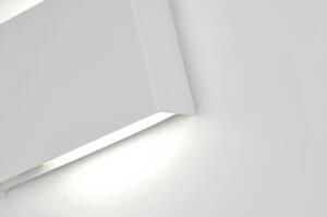 Nástěnné designové bílé svítidlo Knoxville White (Hranaté nástěnné světlo, minimalistický design)