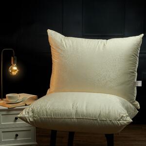 Tříkomorový péřový polštář Royal Silk: Champagne 70x90cm Střední