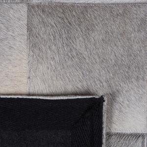 Šedý kožený patchwork koberec 140x200 cm ALACAM
