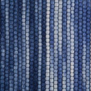 Modrý krátkovlasý koberec 140x200 KAPAKLI