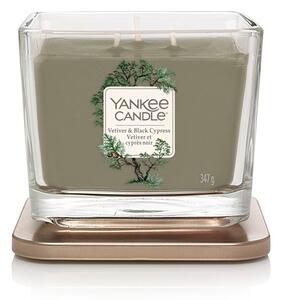 Střední vonná svíčka Yankee Candle Elevation Vetiver & Black Cypress