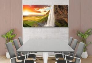 Obraz majestátní vodopád na Islandu - 100x50 cm