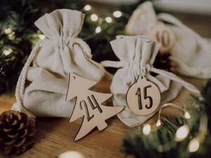 Pytlíčkový adventní kalendář s dřevěnými čísly