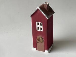 Domeček na svíčku - vínový s věnečkem na dveřích- malý