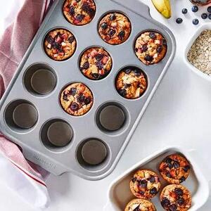 Bakeware - forma na muffiny 12 ks KitchenAid (Barva šedá)