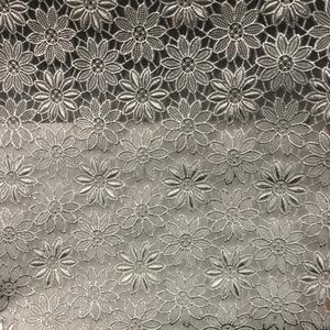 Ubrus PVC 357668 metráž, 20 m x 138 cm, transparentní květinky stříbrné, IMPOL TRADE