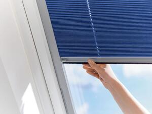 LIVARNO home Termoizolační roleta pro střešní okna Velux, 61,4 x 75–118 cm (modrá) (100330674001)