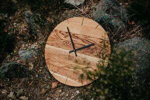 Dřevěné dubové hodiny rozdělené na hodinky se včelím voskem Šroub strojku a matka: Černá, Ručičky: 2