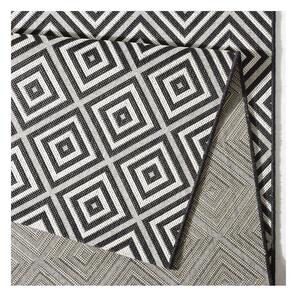 Černo-bílý venkovní koberec NORTHRUGS Karo, 140 x 200 cm