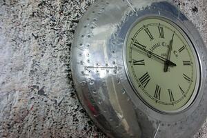 (3449) PLATINUM kovové nástěnné hodiny