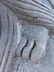 Buddha z říčního kamene s přirozenou patinou, 150 cm