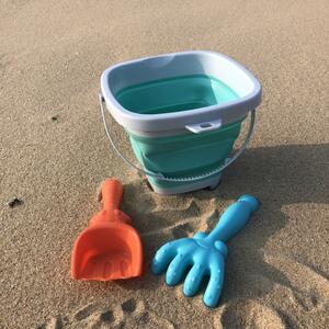 Skládací kyblík na písek s lopatkou a hráběmi Woopie modrý
