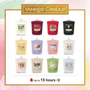 Yankee Candle Dárková sada: 12x votivní vonná svíčka a 1x svícínek
