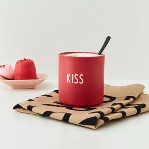 Design Letters Porcelánový hrnek - KISS DL137