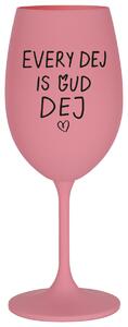 EVERY DEJ IS GUD DEJ - růžová sklenička na víno 350 ml