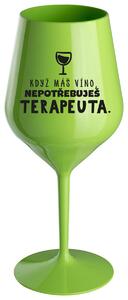 KDYŽ MÁŠ VÍNO, NEPOTŘEBUJEŠ TERAPEUTA - zelená nerozbitná sklenička na víno 470 ml